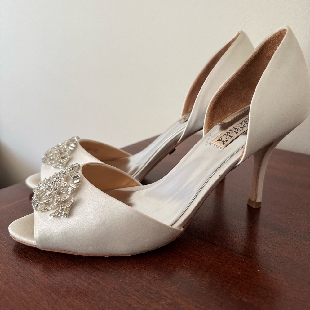 Badgley Mischka Womens 8.5 Salsa Peep Toe Heel Satin